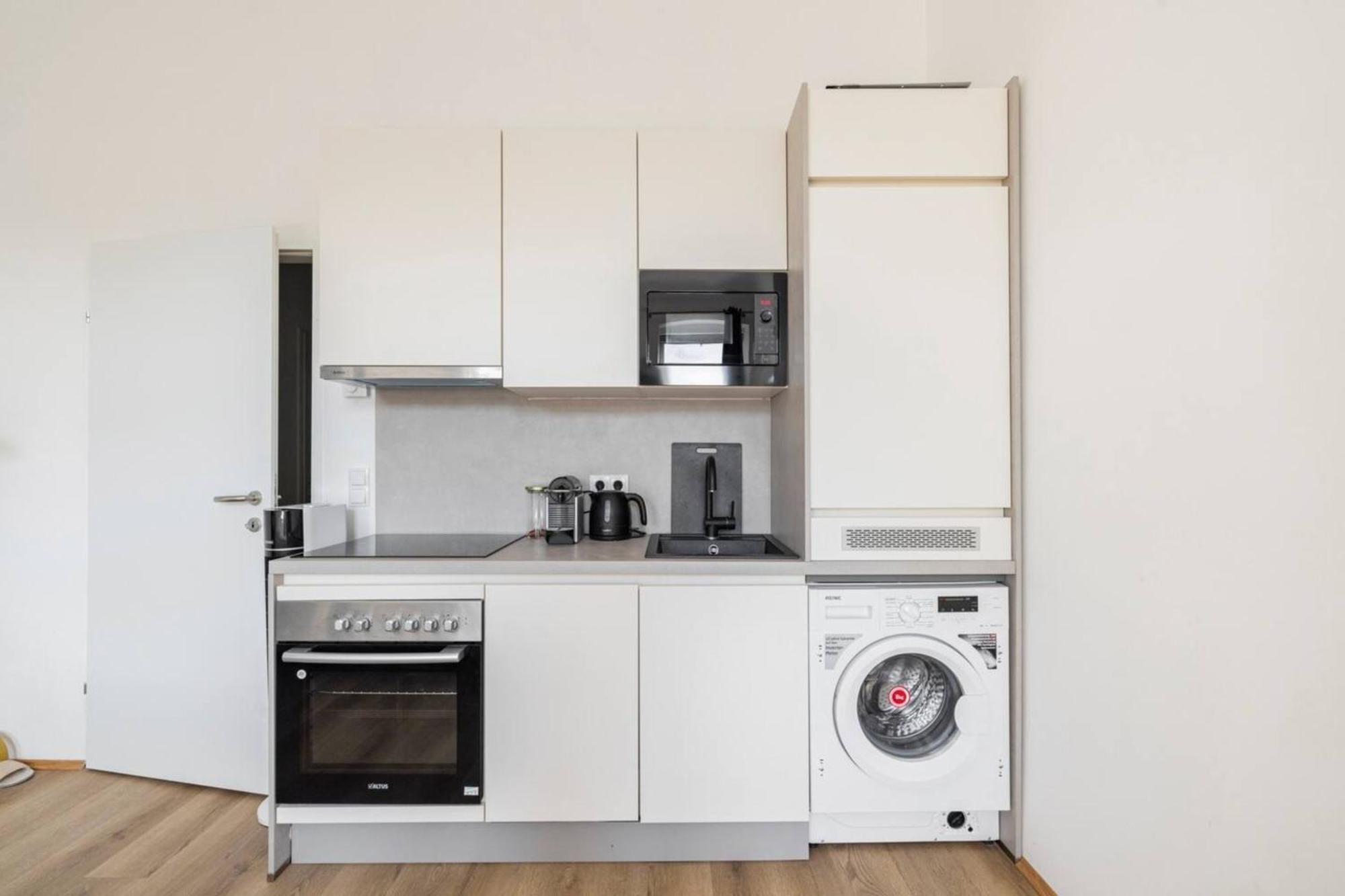 Apartment Near Schoenbrunn & Metro Βιέννη Εξωτερικό φωτογραφία